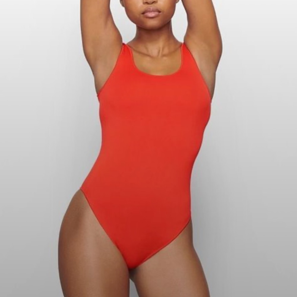 SKIMS Essential Scoop neck Smoothing Bodysuit, Size M, Color: Fire